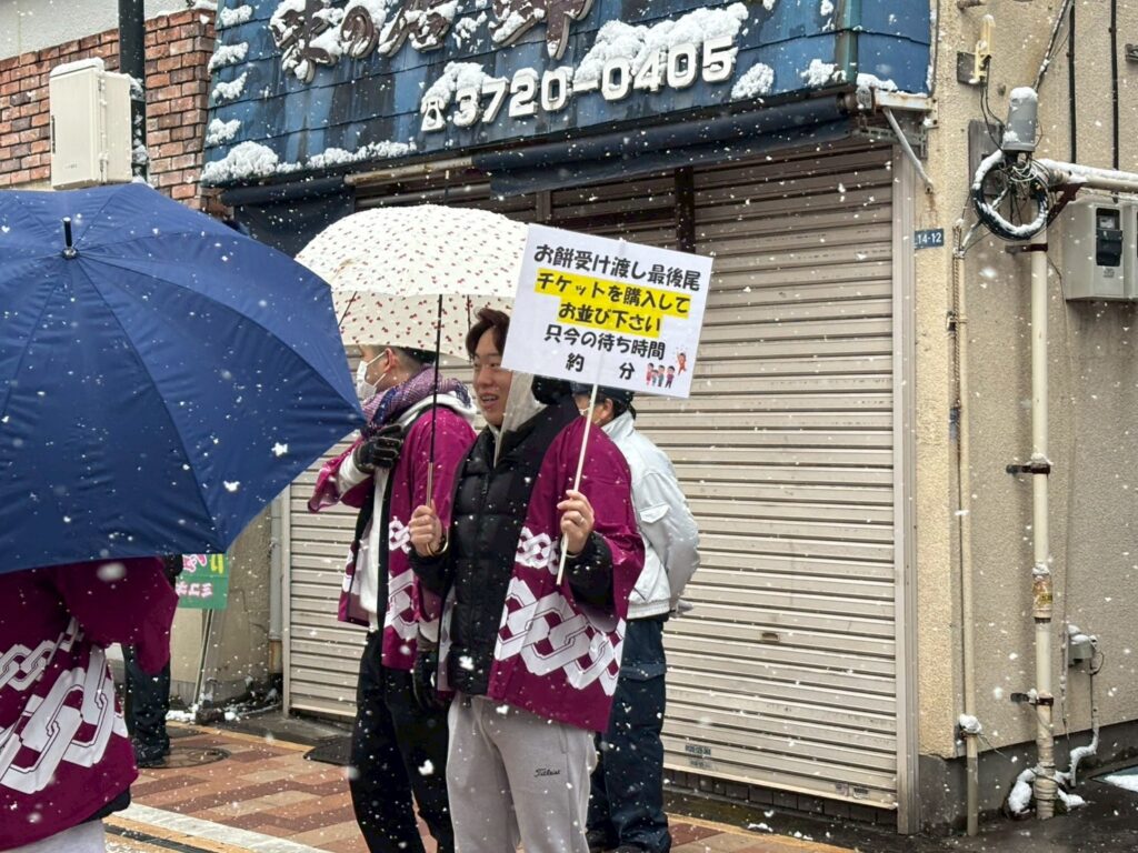 列の誘導を行うクリーンmen